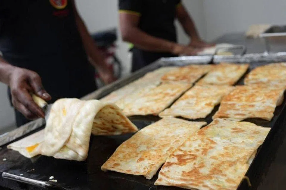 நிகழ்ச்சியில் கலந்துகொண்ட ஒவ்வொரு குடியிருப்பாளரும் $2 கட்டணம் செலுத்தி சாக்லேட், சீஸ், முட்டை, ரோட்டி போம் உள்ளிட்ட 12 வகையான பரோட்டாக்களில் தங்களுக்கு விருப்பமானவற்றைத் தேர்ந்தெடுத்து சுவைத்தனர்.