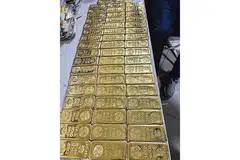 மும்பை விமான நிலையத்தில் ஒரே நாளில் ஆக அதிகமாக பறிமுதல் செய்யப்பட்டுள்ள 61 கிலோ தங்கக்கட்டிகள். படம்: டுவிட்டர் 