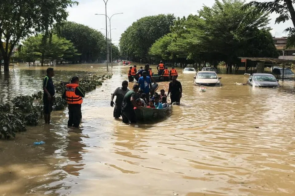 பேராக் வெள்ளத்தில் பாதிக்கப்பட்டோர் எண்ணிக்கை அதிகரித்துள்ளது.
