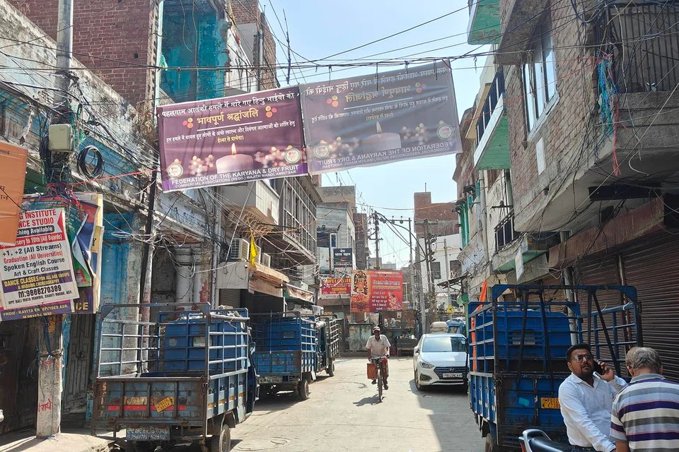 பஹல்காம் தாக்குதலில் பாதிக்கப்பட்டவர்களுக்கு ஆதரவாக அமிர்தசரஸ் மஜித் மண்டி வியாபாரிகள் தங்கள் கடைகளை மூடினர்.