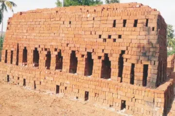 செங்கற்களுக்கு விதிக்கப்படும் ஜிஎஸ்டியை மத்திய அரசு குறைக்காவிட்டால் நாடு தழுவிய போராட்டம் நடத்தப்படும் என்று செங்கல் உற்பத்தியாளர்கள் கூட்டமைப்பு தெரிவித்துள்ளது.