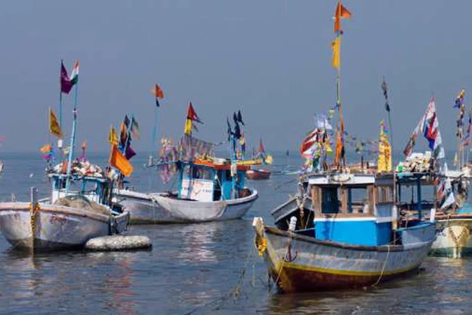 ராமேசுவரம் பகுதி மீனவர்கள் 24 பேரை இலங்கை அரசு விடுதலை செய்துள்ளது.