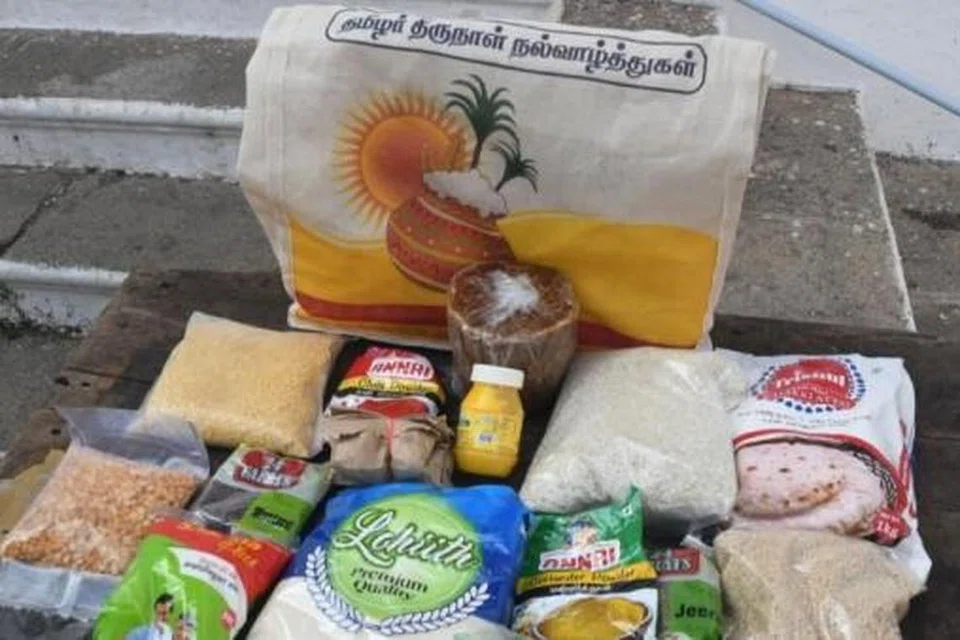 பொங்கல் தொகுப்பு ரூ.199க்கும், சிறப்பு பொங்கல் தொகுப்பு ரூ.499க்கும், பெரும் பொங்கல் தொகுப்பு ரூ.999க்கும் விற்கப்பட உள்ளது.