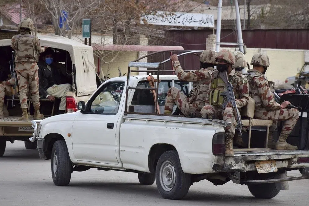 ராணுவ வாகனம்மீது தாக்குதல்; 30 தீவிரவாதிகளைச் சுட்டுக்கொன்ற பாகிஸ்தான் ராணுவம் 