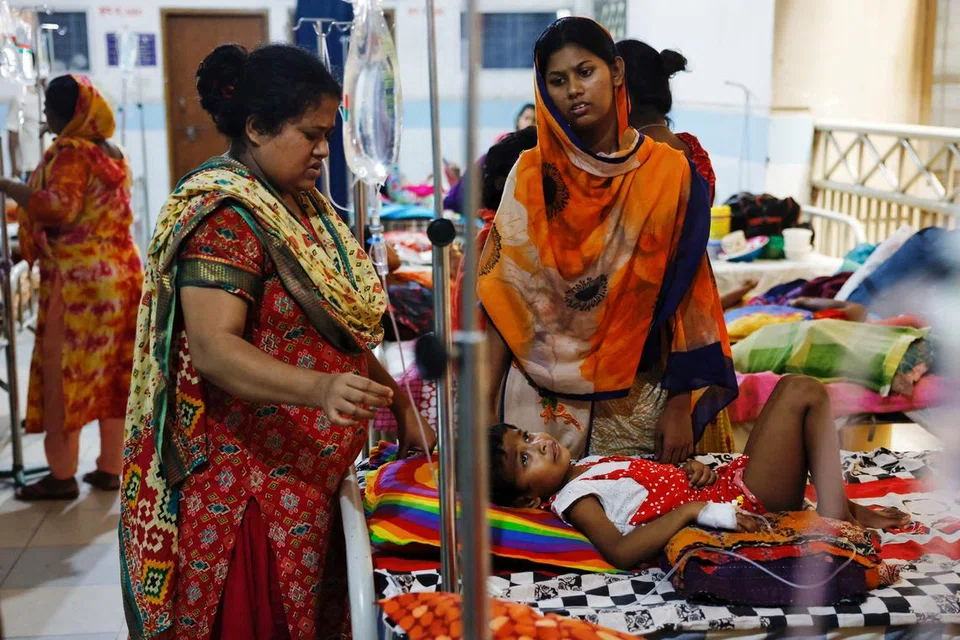 பங்ளாதேஷில் டெங்கிக் காய்ச்சலுக்காக மருத்துவமனையில் அனுமதிக்கப்படுவோர் எண்ணிக்கை அதிகரித்து வருகிறது. 