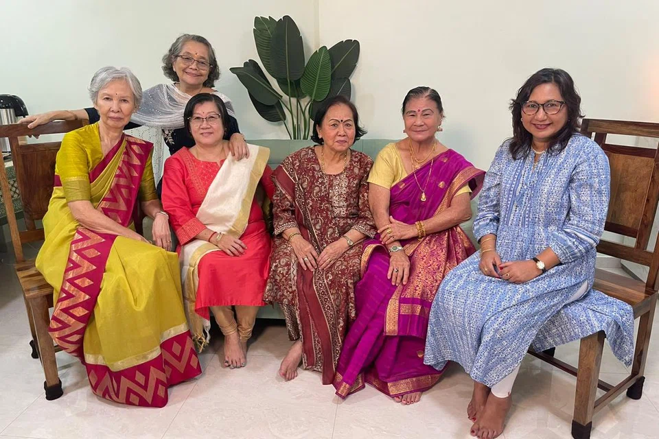 (இடமிருந்து) தேவகி சீனிவாசராஜம், சரஸ்வதி நாகலிங்கம், ராமநாதன் தேவி, தையாள் பக்கிரி, ஜி. நாகம்மாள், டாக்டர் தெரேசா தேவசகாயம்.