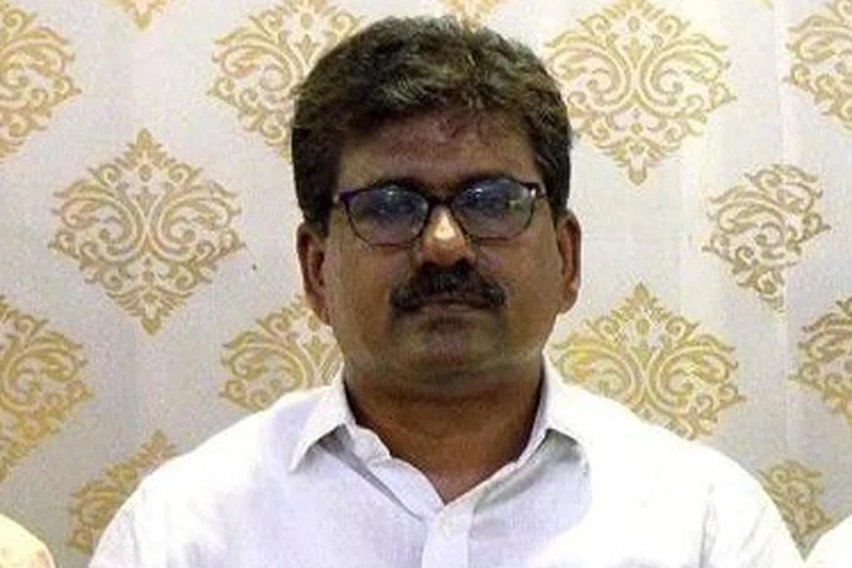மறுமலர்ச்சி மக்கள் இயக்கத் தலைவர் வே.ஈஸ்வரன்.
