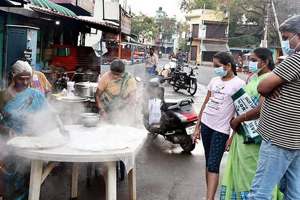  தமிழகத்தில் ஈரோடு மாவட்ட மக்கள் இந்நாளை கூடுதல் உற்சாகத்துடன் கொண்டாடினர்.