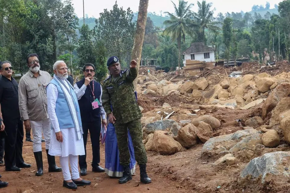 வயநாட்டில் நிலச்சரிவால் ஏற்பட்ட பாதிப்புகளை நேரில் சென்று ஆய்வு செய்த இந்திய பிரதமர் மோடி.