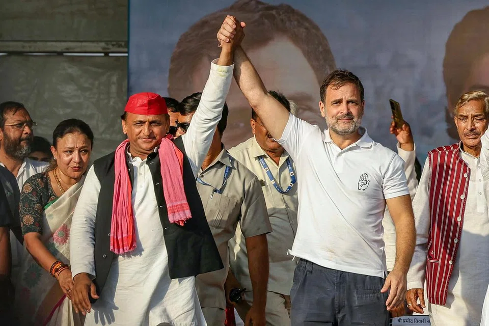 Indian National Congress (INC) Party leader Rahul Gandhi (2R) and Samajwadi Party President Akhilesh Yadav (C) gesture as they arrive to attend an election rally of Indian National Developmental Inclusive Alliance (INDIA) on the outskirts of Varanasi on May 28, 2024, during country's ongoing general election. (Photo by Niharika KULKARNI / AFP)