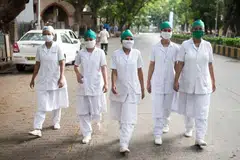 இந்தியாவிலுள்ள தனியார் மருத்துவமனைகளில் ரூ.20,000 முதல் ரூ.40,000 வரை தாதியர்க்கு மாத ஊதியமாகத் தரப்படுவதாகச் சொல்லப்படுகிறது.