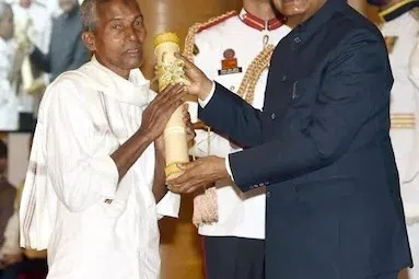 பெயர்ப் பதிவில் குளறுபடி: பத்மஸ்ரீ விருதாளருக்கு விளக்கம் கேட்டு கடிதம்