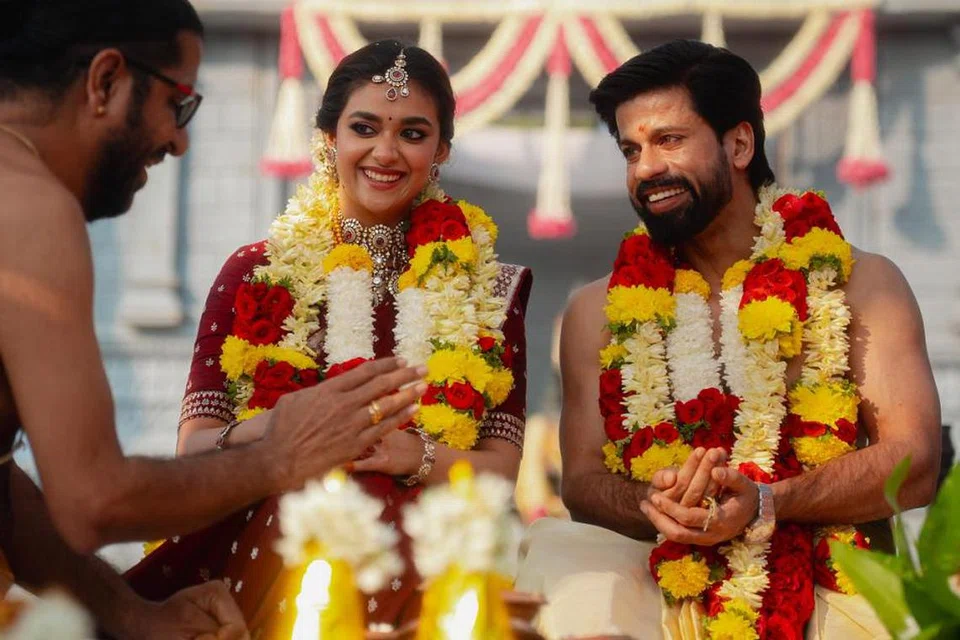 மணமக்கள் கீர்த்தி சுரேஷ், ஆண்டனி.