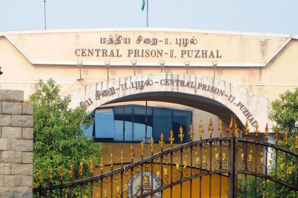 அண்ணா பிறந்தநாளையொட்டி நீண்ட நாள் கைதிகள் 12 பேரை விடுதலை செய்துள்ளது தமிழக அரசு.
