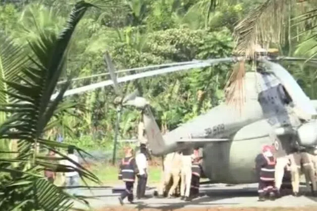 அதிபர் முர்மு இருந்த ஹெலிகாப்டர் சிக்கிக்கொண்டதால் கவிழ்ந்த தளப்பகுதி