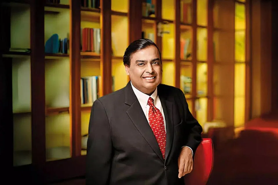சென்ற ஆண்டில் (2024) அம்பானி குடும்பத்தின் சொத்து மதிப்பு 28,00,000 கோடி ரூபாயாக இருந்தது.