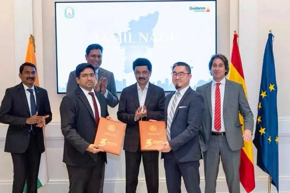 ஹபக் லாய்டு நிறுவனத்துடன் ரூ. 2,500 கோடி முதலீட்டில் தூத்துக்குடி மற்றும் தமிழ்நாட்டின் பல்வேறு பகுதிகளில் தளவாட வசதிகள் அமைத்திட முதலமைச்சர் மு.க.ஸ்டாலின் முன்னிலையில் புரிந்துணர்வு ஒப்பந்தம் மேற்கொள்ளப்பட்டது.