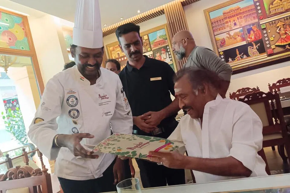 இசையமைப்பாளர் தேவா மற்றும் அவரது குழுவினருக்கு அவர் இசையமைத்த படங்களின் பெயரைக் கொண்டு சமைக்கப்பட்ட அறுசுவை விருந்து பரிமாறப்பட்டது.