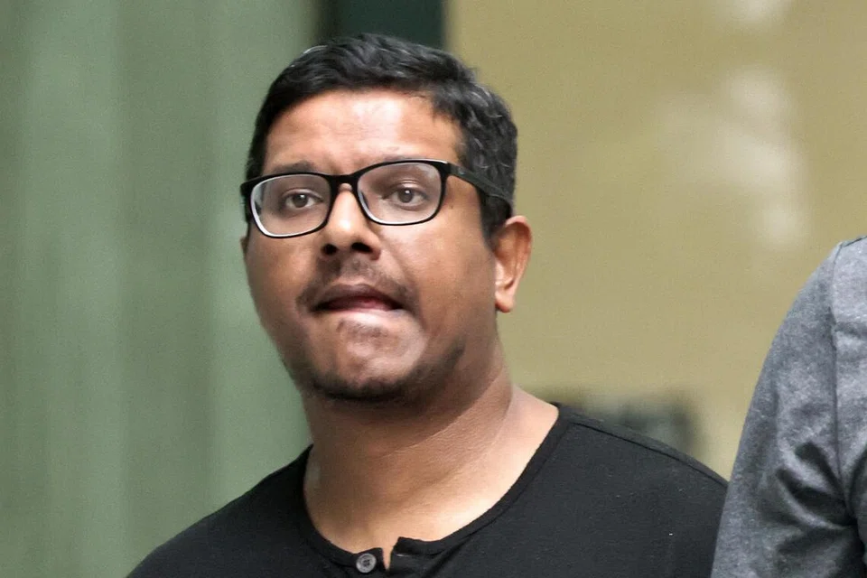 வியாழக்கிழமை (ஏப்ரல் 9) நீதிமன்றத்துக்குச் சென்ற விஜேந்திரன் தனபால். 
