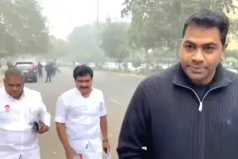 அர்ஜூனா, நிர்மல் குமார், மதியழகன் உள்ளிட்டோர் டெல்லியில் உள்ள சிபிஐ தலைமை அலுவலகத்தில் முன்னிலையாகினர்.