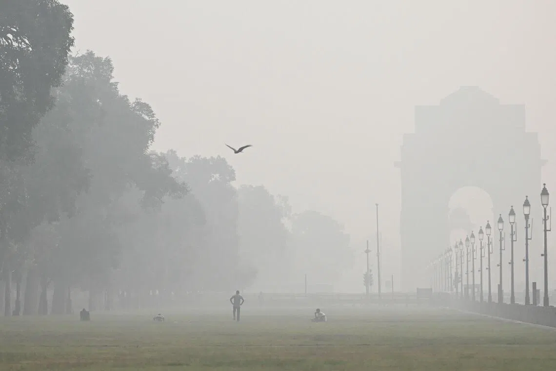 டெல்லி காற்றுத்தூய்மைக்கேடு: மேகங்களில் மழை ஊற வைக்கும் முறை பலனளிக்கவில்லை