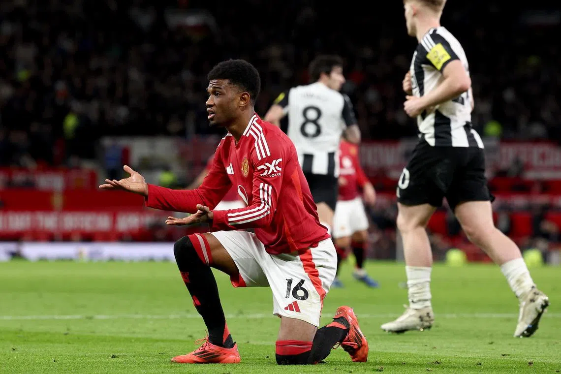 நியூகாசலிடம் வீழ்ந்த மேன்யூ