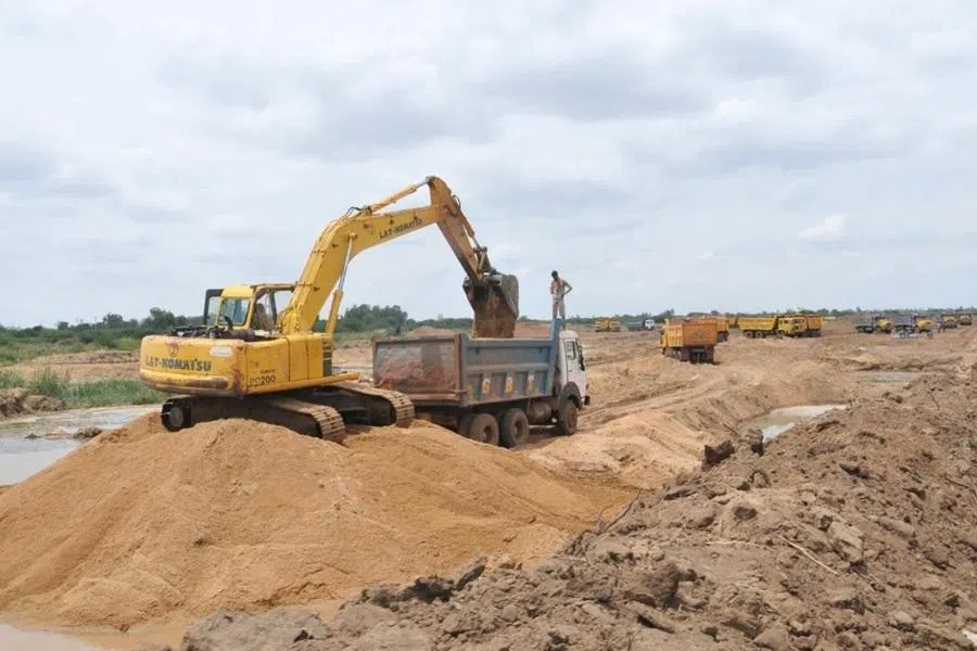 40,000 ஏரி, குளங்களில் விவசாயிகள், பொதுமக்கள் வண்டல் மண் இலவசமாக எடுக்க அனுமதி