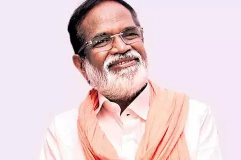 கங்கை அமரன்.