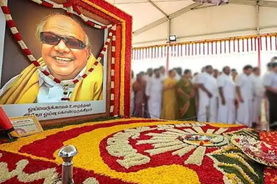 கருணாநிதி நினைவிடம்.