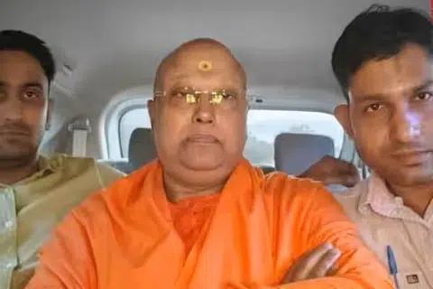 சாமியார் சைதன்யானந்தா ஆக்ராவில் கைதானார்.