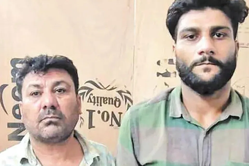 தமிழ் நாட்டில் நூதன முறையில் வழிப்பறியில் ஈடுபட்டதாகக் கைதுசெய்யப்பட்ட மும்பையைச் சேர்ந்த குலாப் அப்பாஸ் (40), சக்லன் மஷ்லூன் (22). 