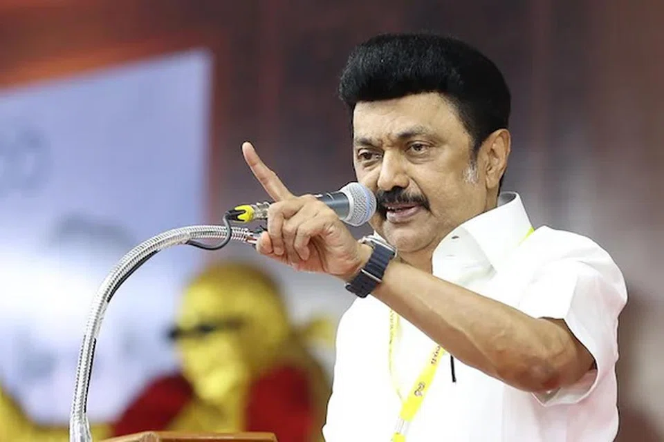 மாநிலஙகளின் உரிமைக்காக அனைத்துக் கட்சி நாடாளுமன்ற உறுப்பினர்களையும் ஒருங்கிணைக்கப் பாடுபட வேண்டும் என்று திமுக உறுப்பினர்களிடம் கேட்டுக் கொண்டுள்ளார்.