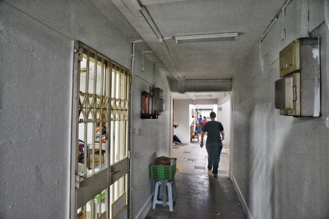 அரசு நிதியுதவித் திட்டத்தின்கீழ் உதவிபெறும் குடும்பங்கள் குறைவு