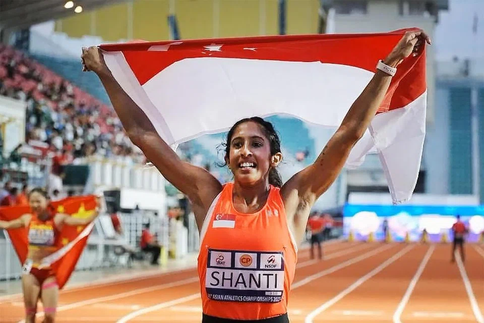 ஆசியத் திடல்தடப் போட்டிகளில் 100 மீட்டர் ஓட்டத்தில் தங்கம் வென்ற சாந்தி பெரேரா.