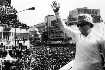 1971ம் ஆண்டு தேர்தலுக்குப் பிறகு திமுகவில் இருந்து வெளியேறிய நடிகர் எம்ஜிஆர் அண்ணா திராவிட முன்னேற்றக் கழகம் என்ற புதிய கட்சியைத் தொடங்கினார்.  
