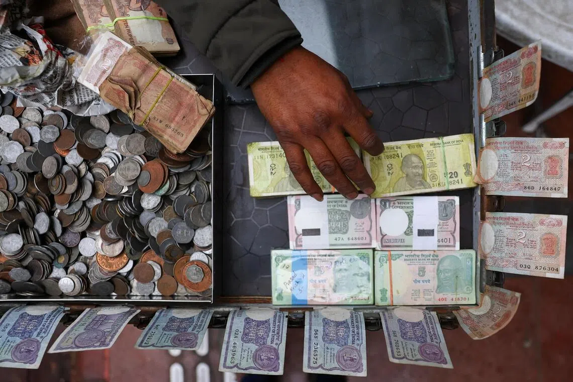 இரண்டாவது முறையாகப் படுவீழ்ச்சியடைந்த இந்திய ரூபாய்