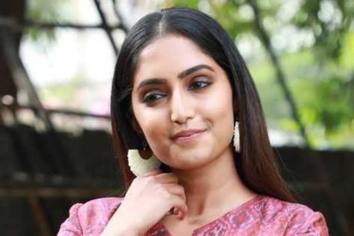 மென்மையான காதல் கதை ‘மழையில் நனைகிறேன்’