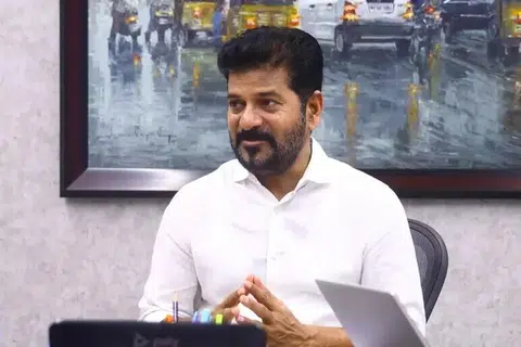 ஆக்கிரமிப்பாளர்கள்மீது கடுமையான நடவடிக்கை எடுக்கவும் சொத்துகள் உரியவர்களிடம் ஒப்படைக்கப்படுவதை உறுதிசெய்யவும் தெலுங்கானா மாநில முதல்வர் ரேவந்த் ரெட்டி உத்தரவிட்டுள்ளார்.