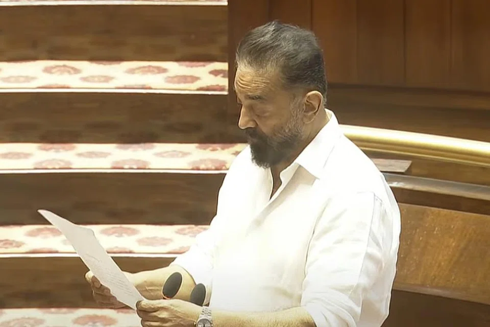 மாநிலங்களவையில் தமிழில் உறுதிமொழி எடுத்துக்கொண்ட கமல்ஹாசன்.