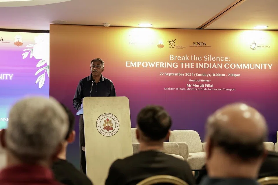 கருத்தரங்கில் பங்கேற்று உரையாற்றிய துணை அமைச்சர் முரளி பிள்ளை. 