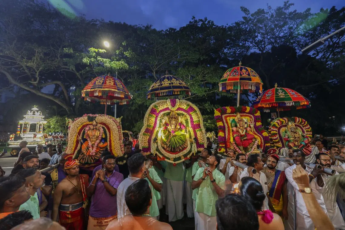 நான்கு தேவிகள் சங்கமித்த தேர்த் திருவிழா 