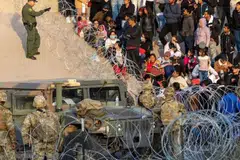 அமெரிக்காவில் சட்டவிரோதக் குடியேறிகளாக இருப்பதாகக் கூறப்படும் ஊழியர்கள் திருப்பி அனுப்பப்பட்டு வருகின்றனர்.