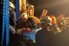 சம்பவத்தில் சிறார் இருவர் உட்பட நால்வர் மருத்துவமனைக்குக் கொண்டு செல்லப்பட்டனர்.