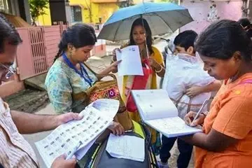 ஒவ்வொரு நாளும் பிரசார வியூகங்கள் மாற்றி அமைக்கப்படுகின்றன. 