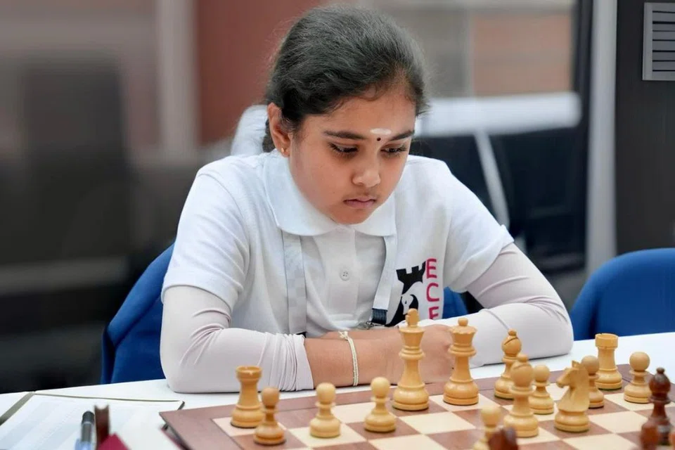 ஆக இளவயதில் கிராண்ட்மாஸ்டரை வீழ்த்திய போதனா சிவானந்தன்.