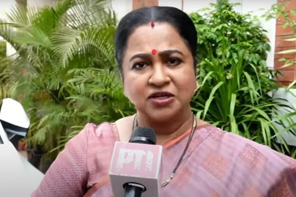 ராதிகா.