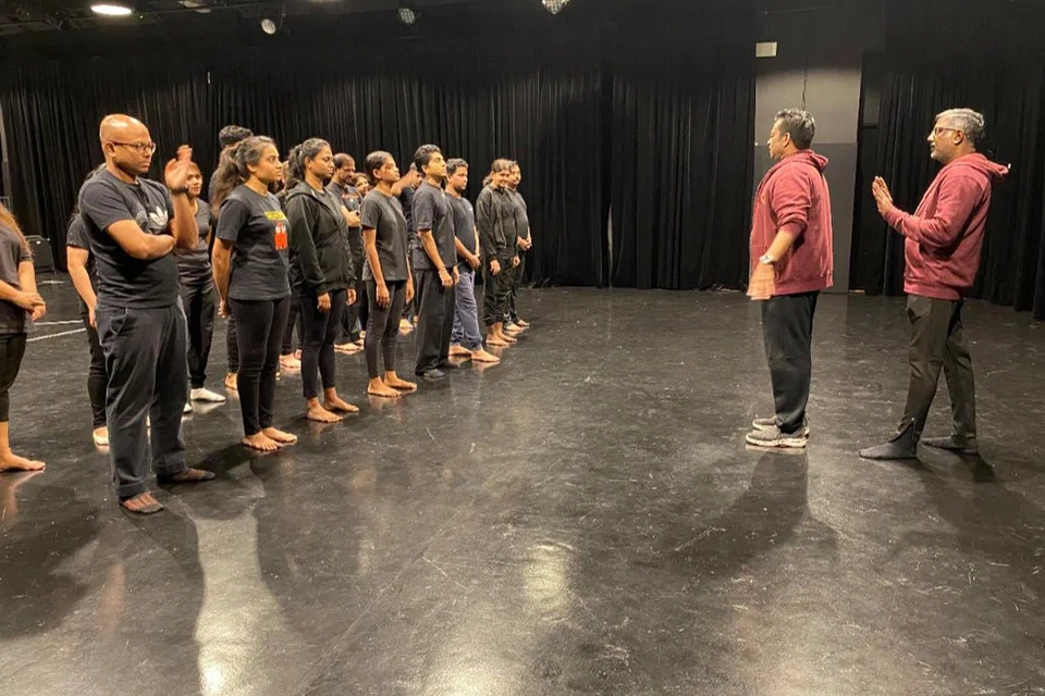 அவாண்ட் நாடகக் குழு நடத்திய நடிப்புப் பயிலரங்குப் பங்கேற்பாளர்கள்.