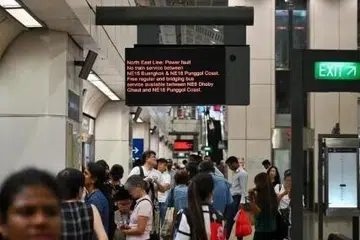 2025 ஆகஸ்ட் மாதம் ஏற்பட்ட மின்சாரக் கோளாறு காரணமாக வடக்கு கிழக்கு எம்ஆர்டி மற்றும் எல்ஆர்டி சேவைகளில் தடங்கல் ஏற்பட்டது. 