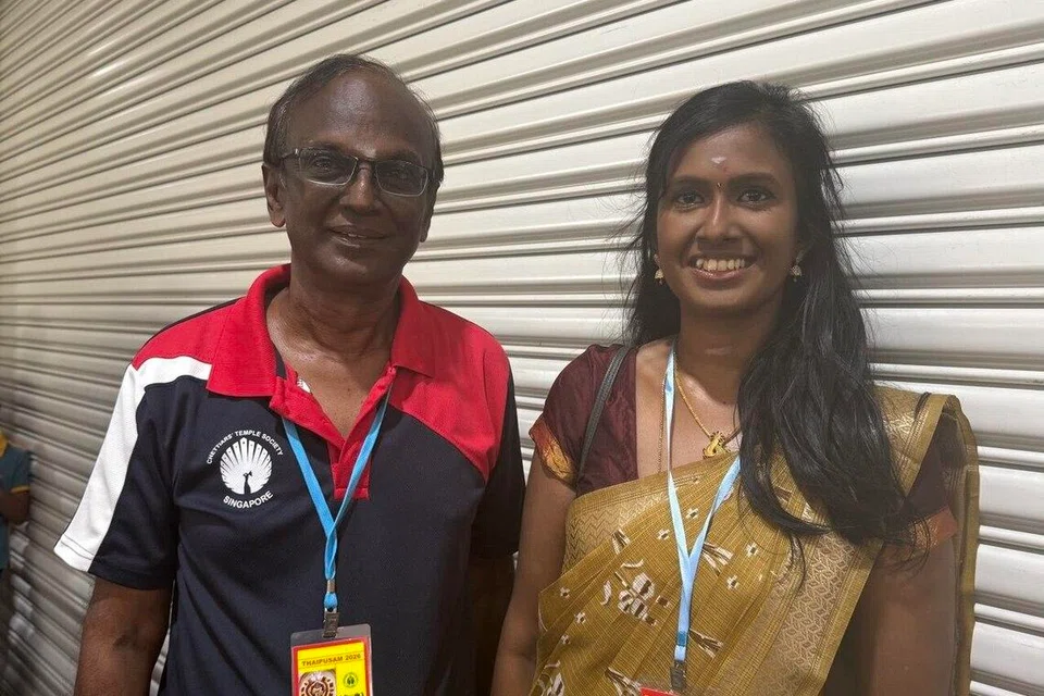 20 ஆண்டுகளாகத் தம் தந்தை பாலசுப்ரமணியனுடன்  தொண்டூழியம் புரிந்துவரும் சரஸ்வதி தேவி. 