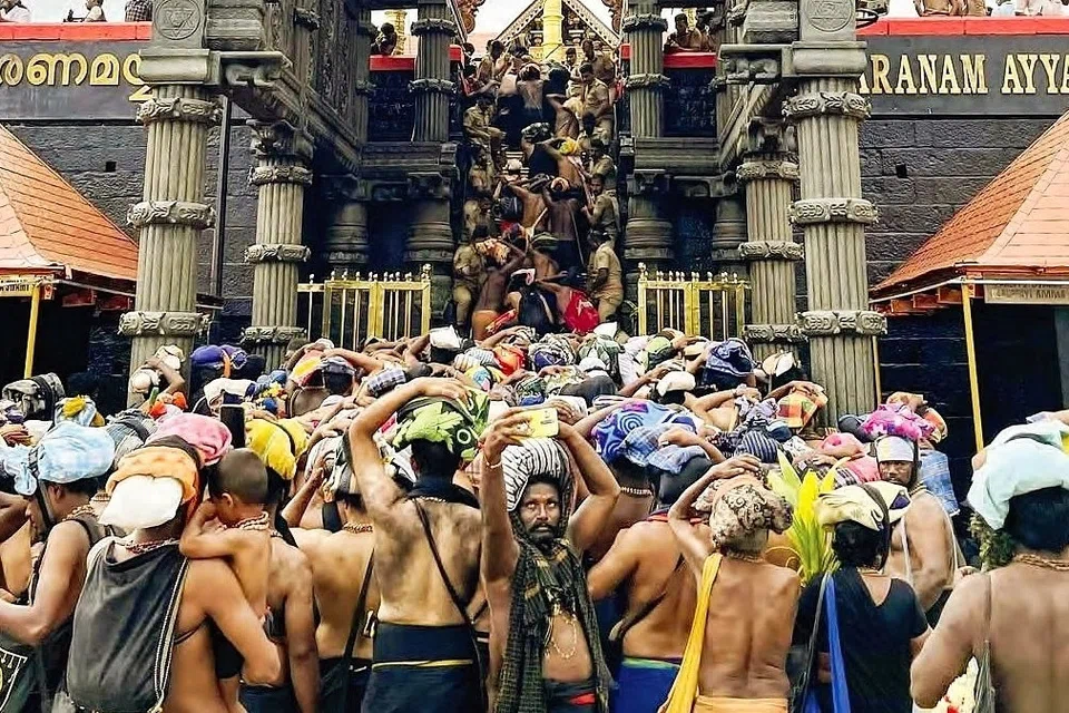 ஆண்டுதோறும் வெடி வழிபாடுக்கான உரிமம் ஏலம் விடப்பட்டு, சான்றிதழ் பெற்ற ஒப்பந்ததாரர்கள் மூலம் பட்டாசுகள் வெடிக்கப்பட்டு வந்தன.